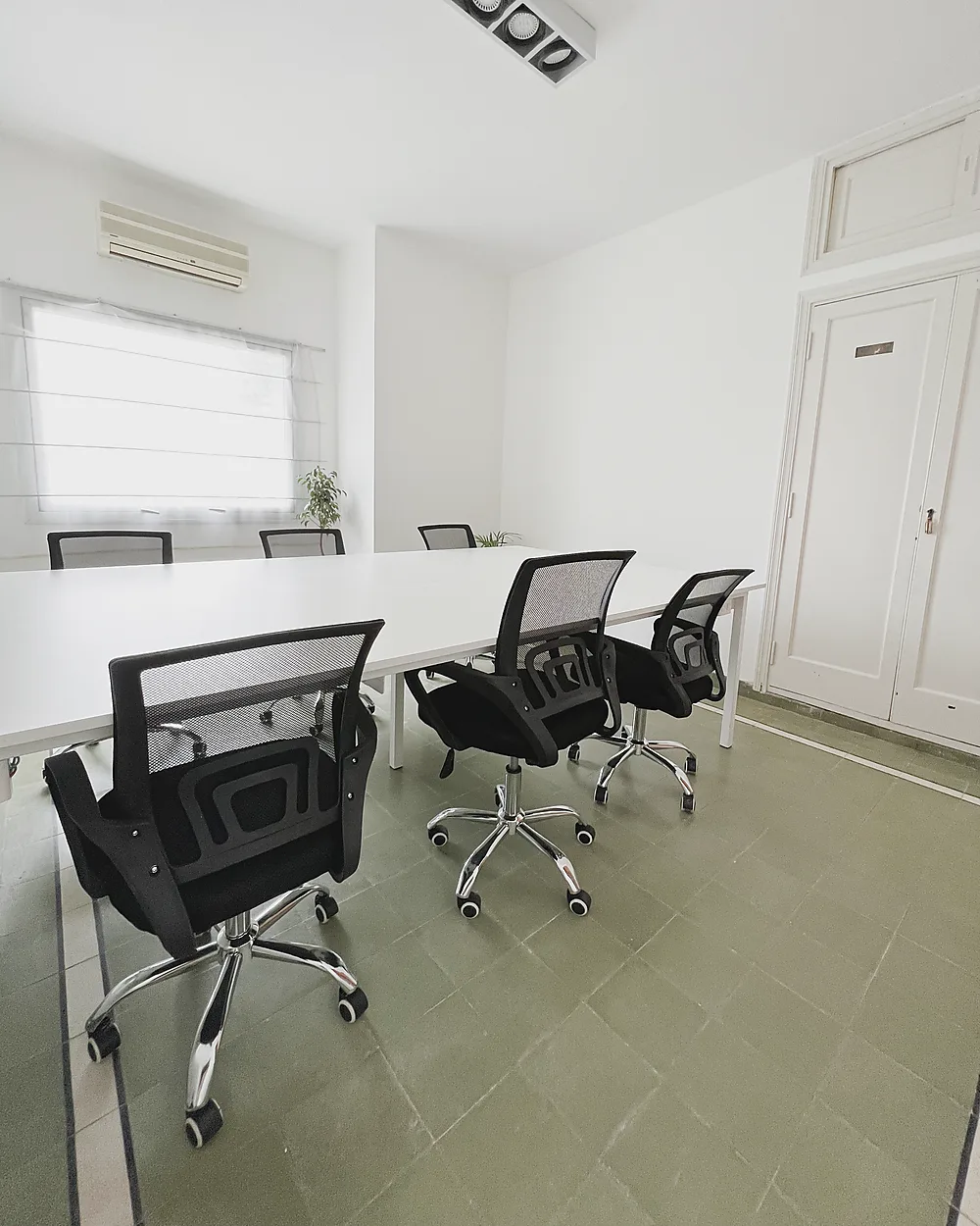 Sala de reuniones lista para el equipo de PedidosYa